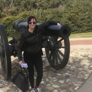 Meet your Posher, Danielle